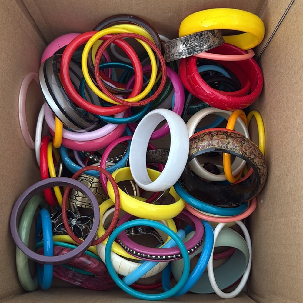 Assorted VINTAGE Bangles - Picture 2 of 2